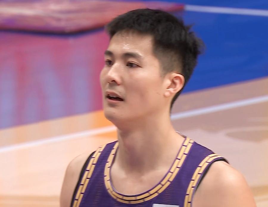 曾凌铉9记三分弹无虚发无缘逆转，因为碰到11中10的朱松玮了。
北控三分险胜福建