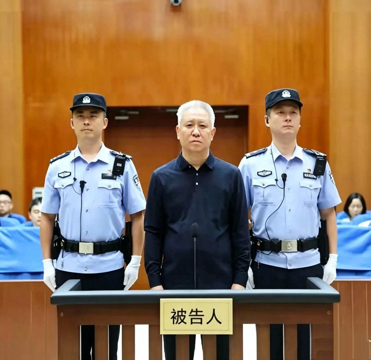 许家印被判了，不出所料是无期徒刑，他的余生只能在监狱中度过了。从许家印被审判的现