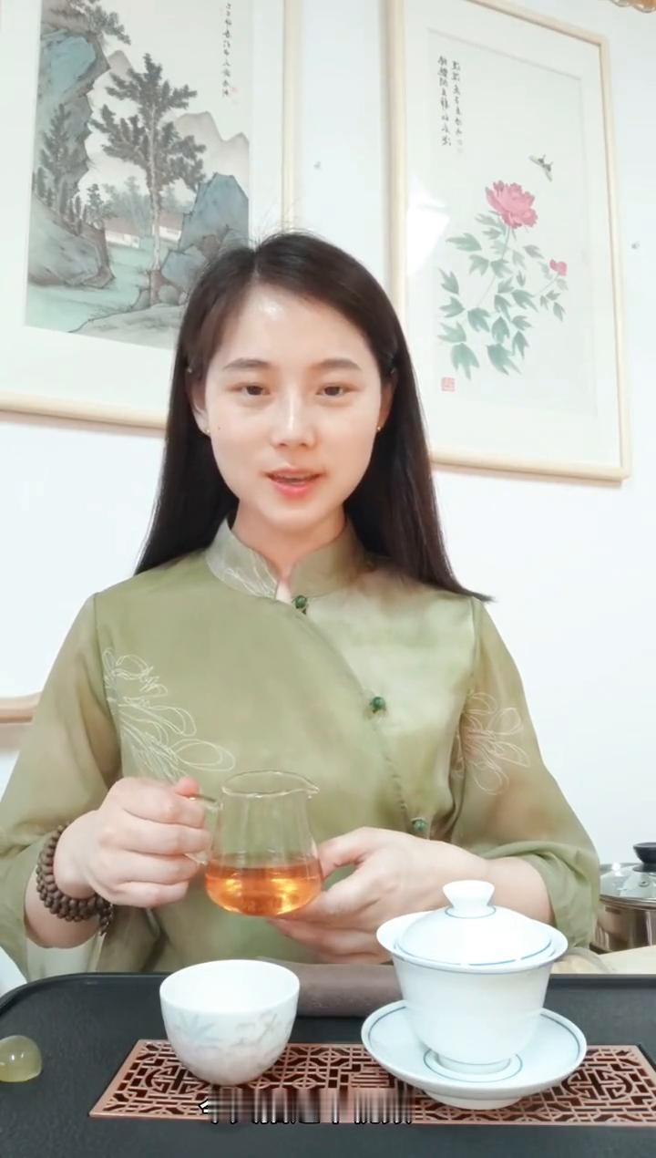 大家好，我是甜歌。已经有一段时间没有更新视频，今天拍这个视频是想跟大家介绍一下我