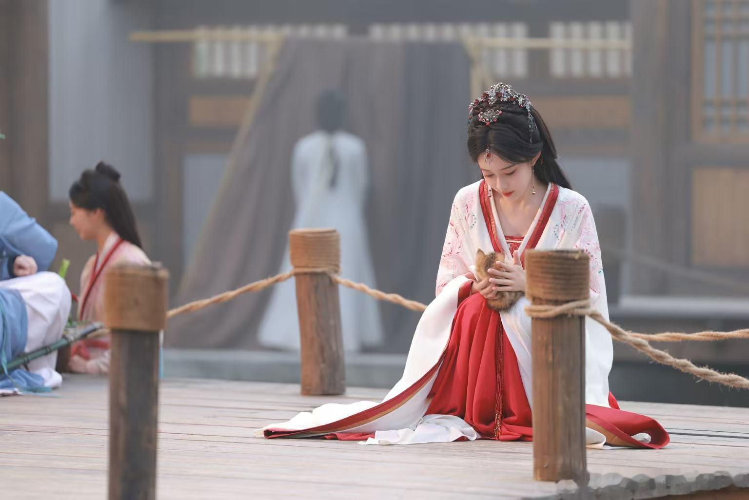 孟子义新剧百花杀热度 《百花杀》定档热度冲得猛，飙升榜第一稳了，孟姐古装造型绝，