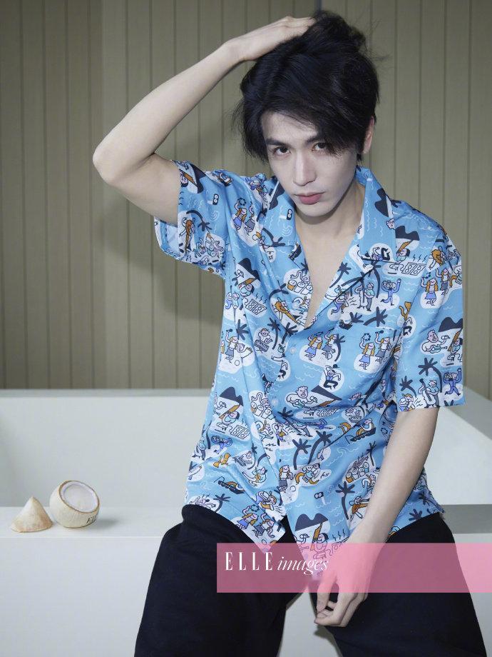 张凌赫ELLE睡衣出图 别人精心装扮，凌赫穿着睡衣出现~这么可爱要闹哪样 ​​​