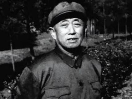 1979年，开国名将郑维山家里都揭不开锅了，给老首长徐向前写了封信，徐帅看给韦国