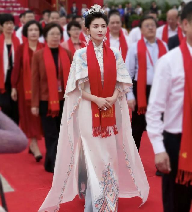 刘涛就是妈祖本尊的样子！13年前刘涛在出演《妈祖》之前，连续三次掷出圣杯妈祖都表