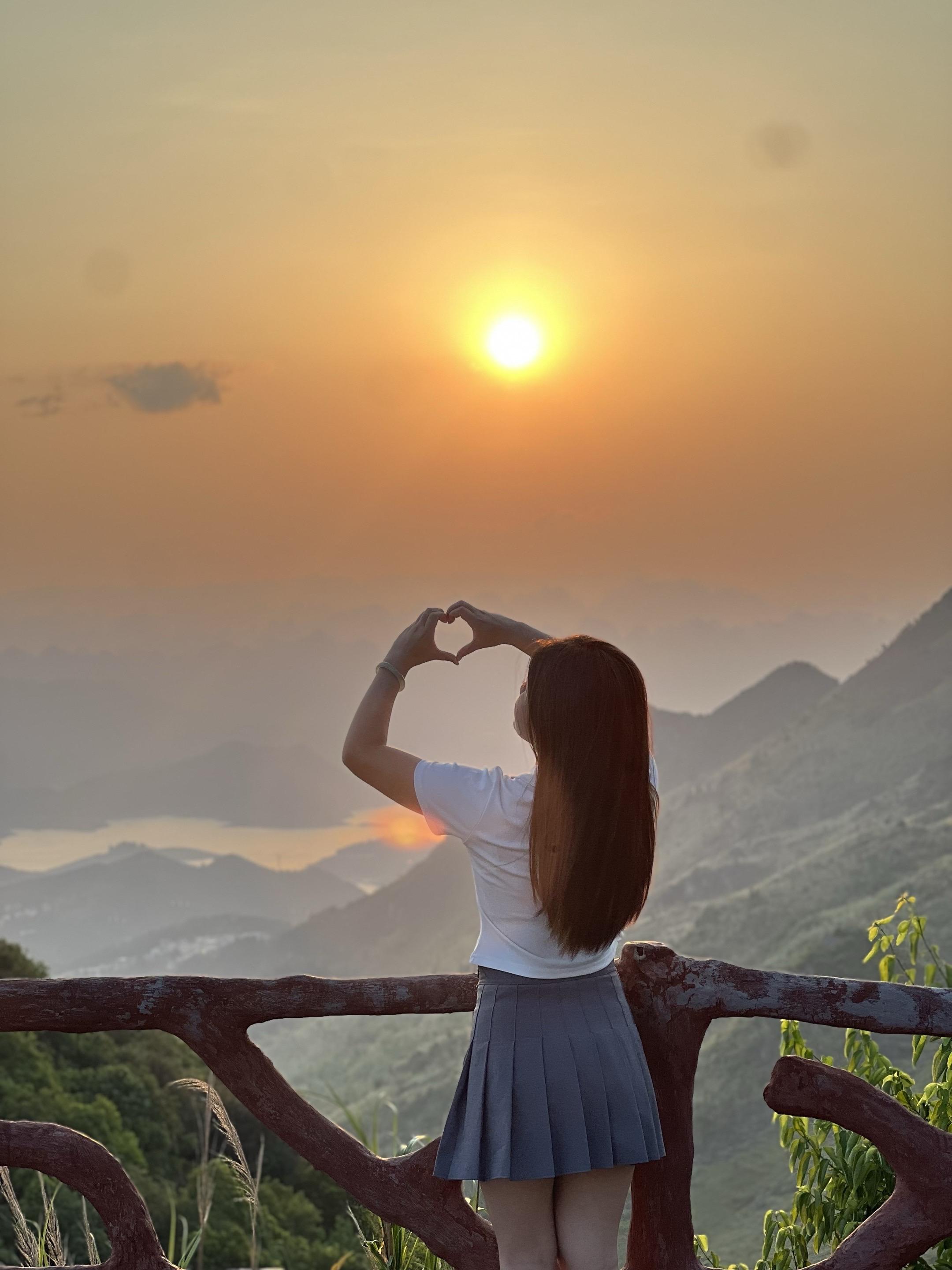 夕阳很美 我应该以什么理由跟你分享呢？