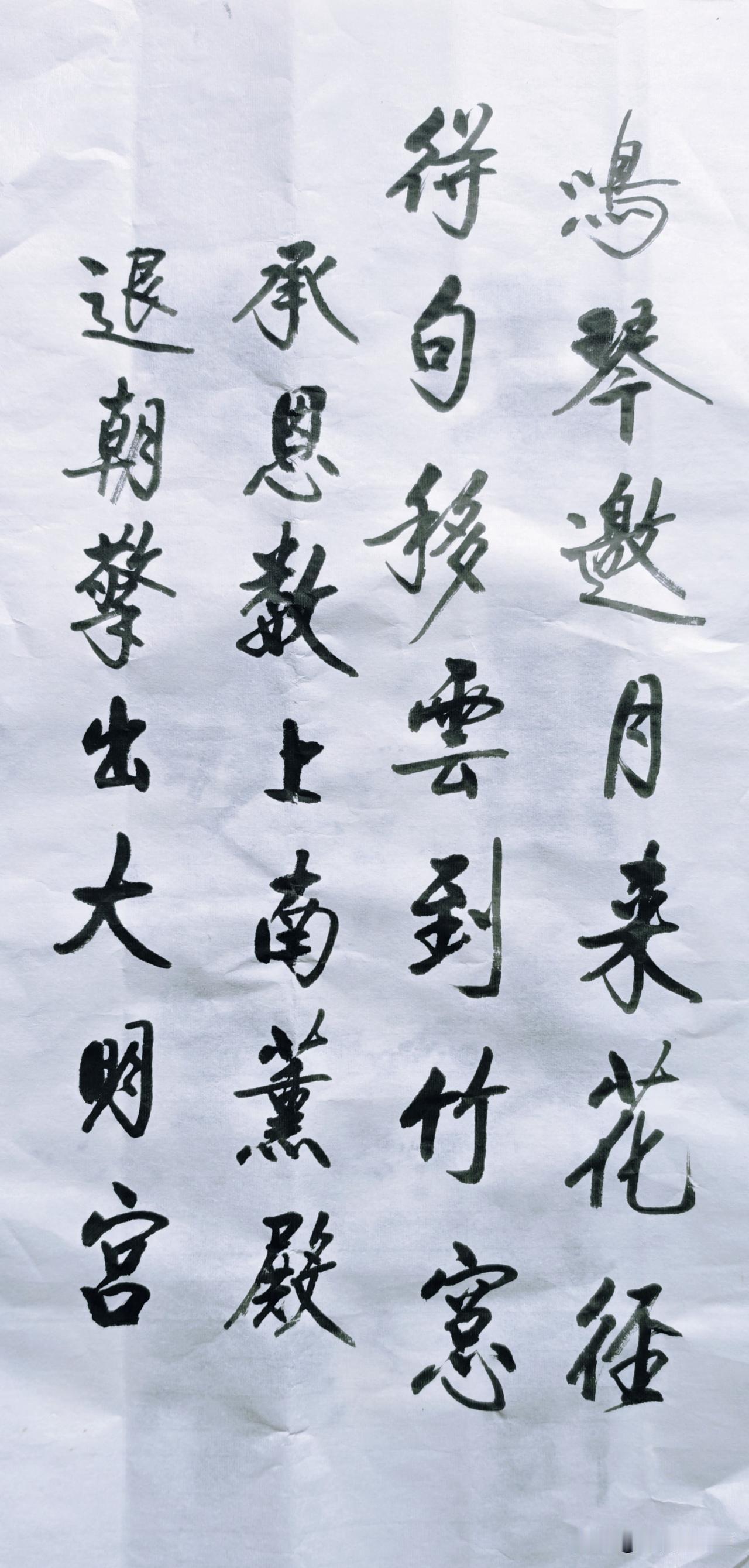 书法就像一把神奇的钥匙，能打开静心的大门，去除生活里的浮躁。完全沉浸其中，感觉内