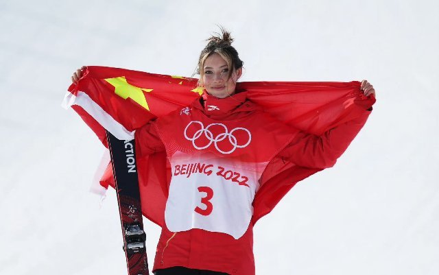 谷爱凌等奥运冠军出征亚冬会  谷爱凌、徐梦桃、林孝埈、范可新等多名奥运冠军出征亚