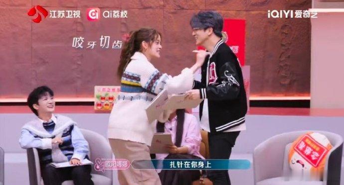 救命！薛之谦把情歌听成 “一群馍馍” 顺势演还珠名场面 