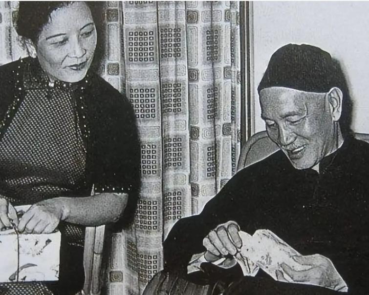 1929年的一天，31岁的宋美龄突然呕吐不止，蒋介石连忙叫来私人医生熊丸，熊丸检