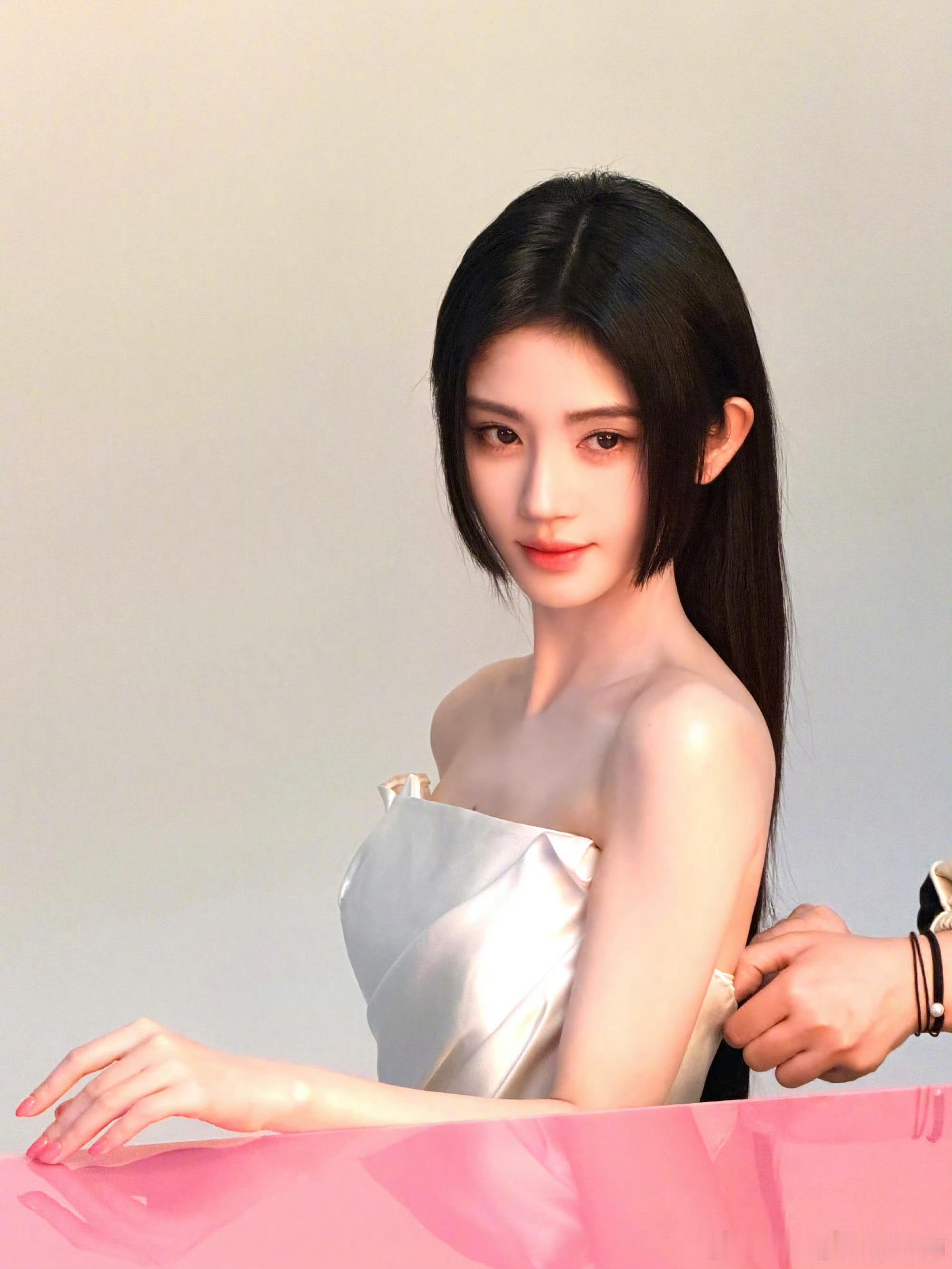 鞠婧祎  jjy鞠婧祎苏绿夏 jjy鞠婧祎万花世界 “我对你的爱就像百合花的花语