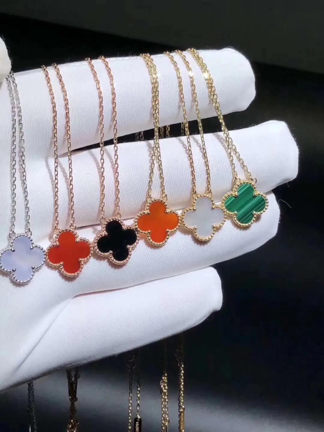 牢A三通一达。直接让法国的品牌跌入谷底。
梵克雅宝四叶草项链是法国著名奢侈品品牌