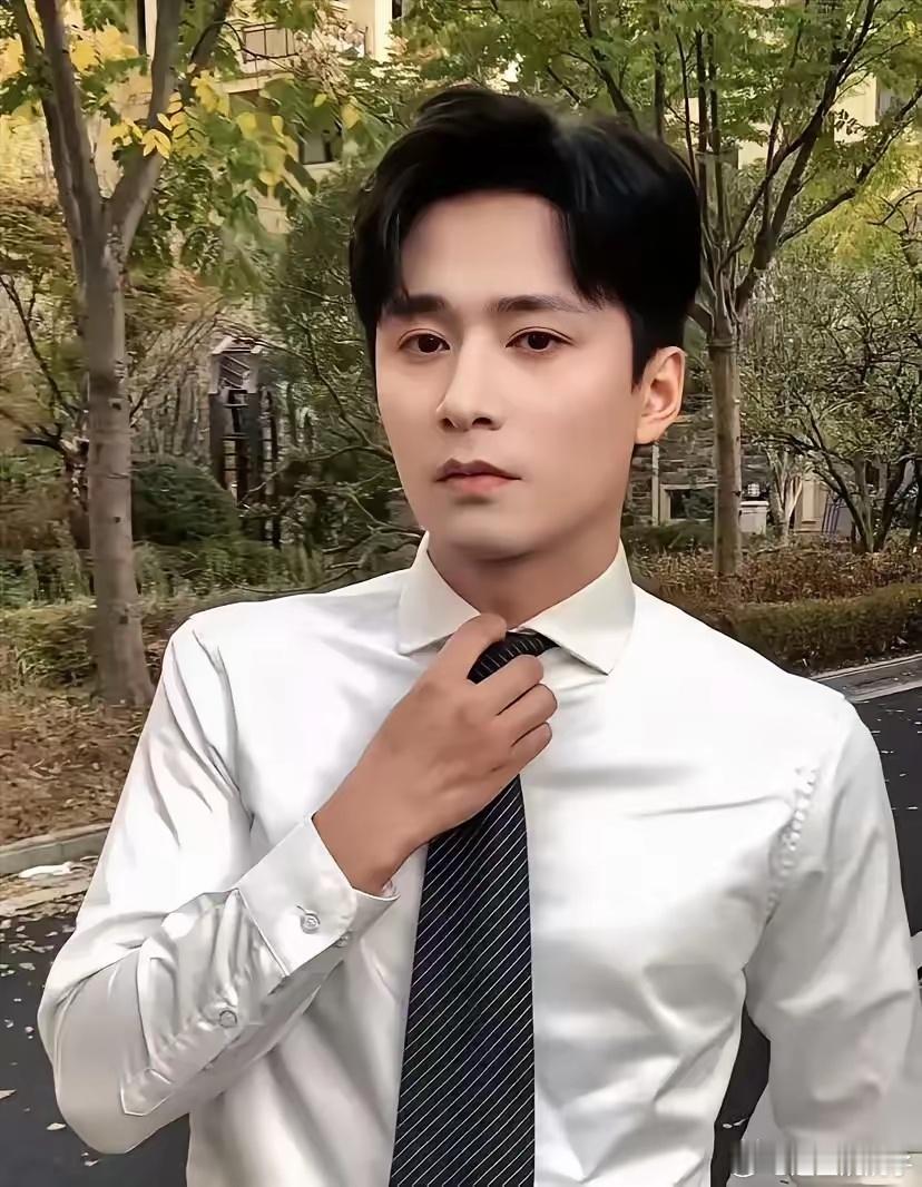 王皓祯没有成为短剧圈“一哥”，原因很简单，不是因为他长得丑，也不是因为他没有演技