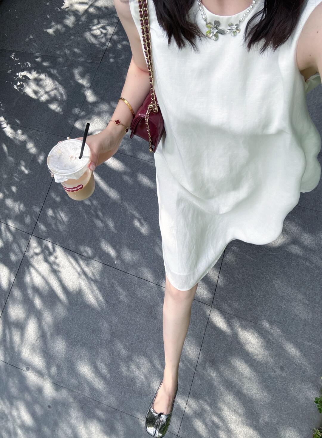 周末约个会儿～重要的日子一定会穿白裙子🎂