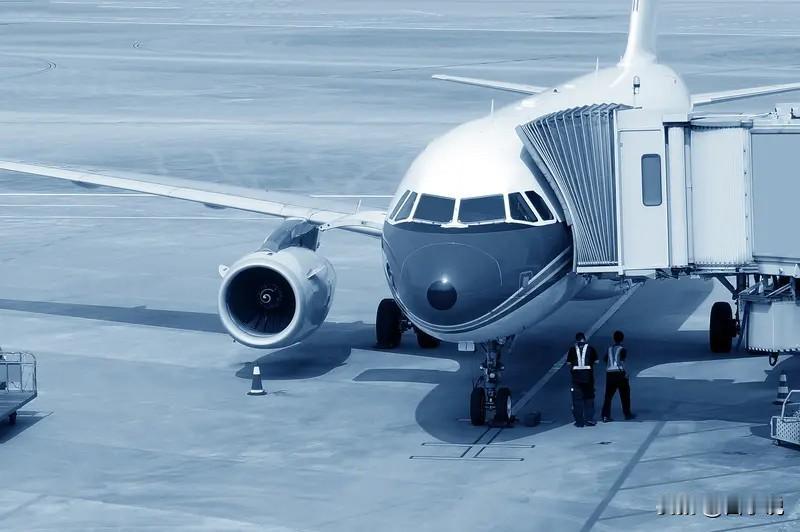 人不狠，站不稳。想成大事，先把自己修炼成一个“不好惹”的人。
​​1、少说话。