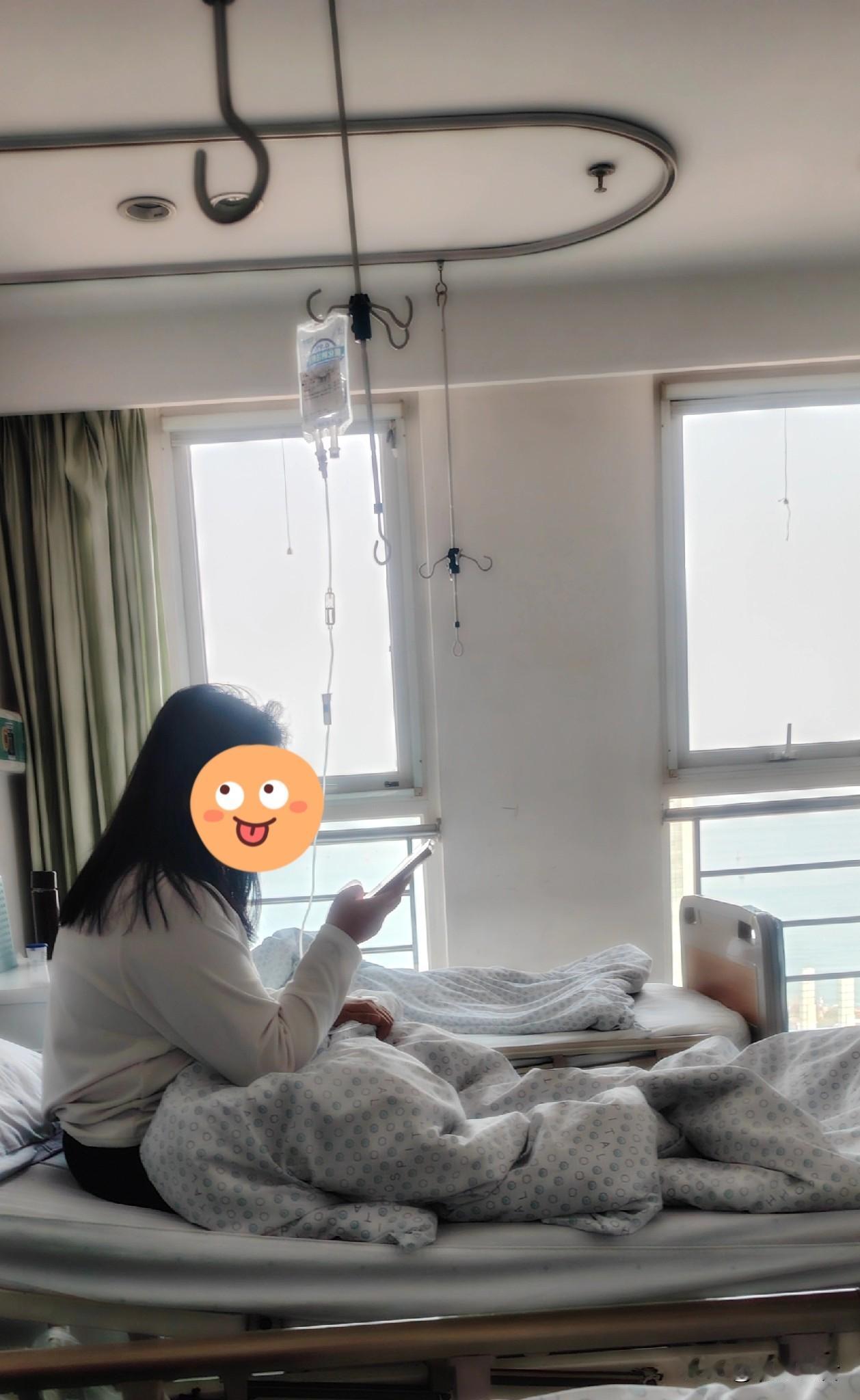 老师确实够拼的，同病房这个，都住院了还在备课，昨天入院，打完针就匆匆忙忙回去了，