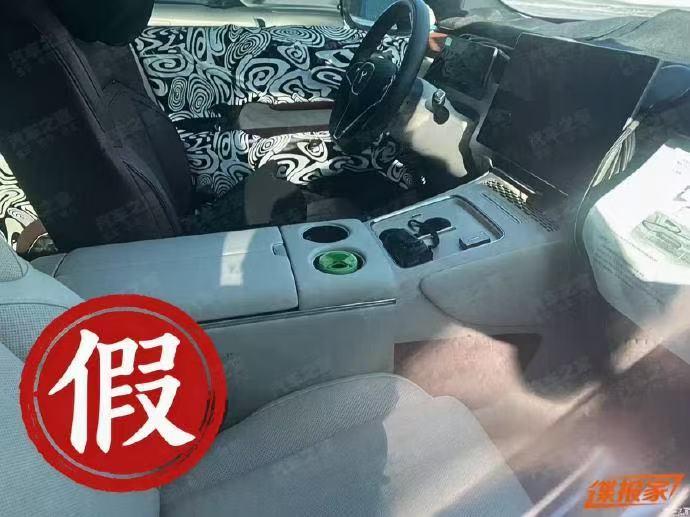 刚曝光了一张“泰山X8”内饰的照片
满身伪装，看得我都以为是真货…
毕竟泰山和泰