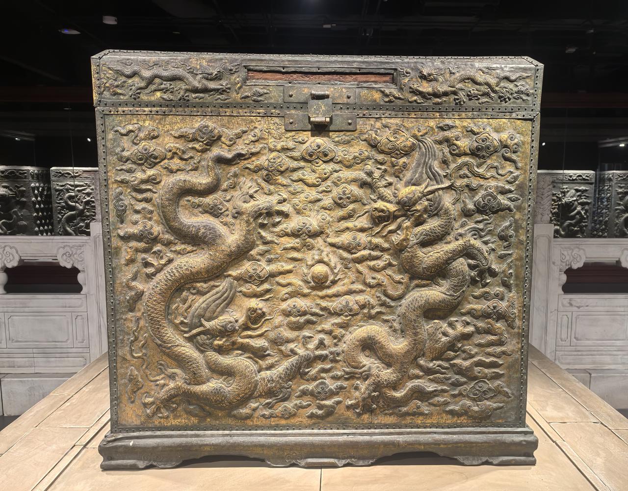这是中国历史档案馆馆藏的珍贵文物，各位知道是啥吗？
       这是用于典籍保