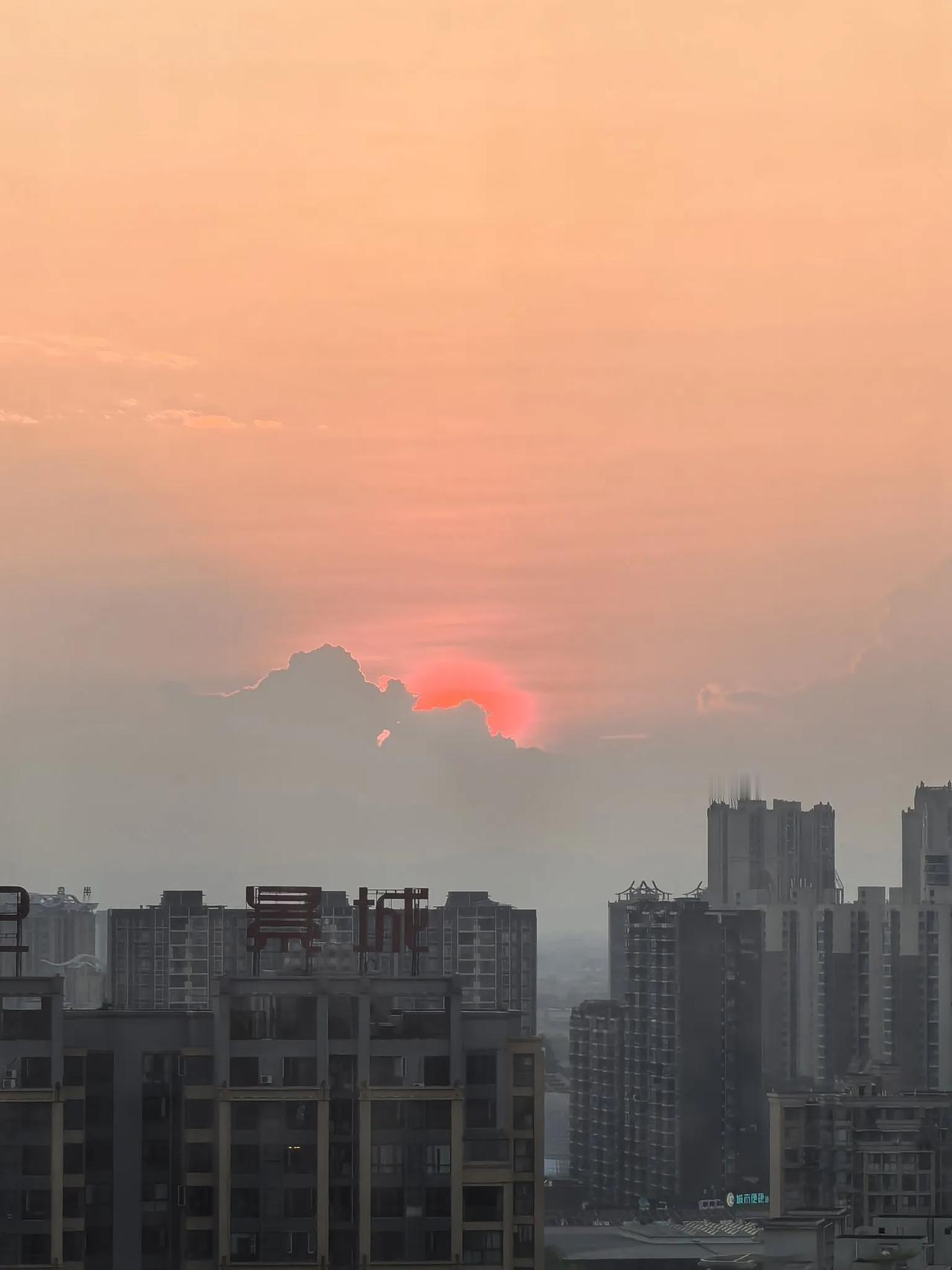 现在许多没教过书的，对职称说外行话，按教龄排排座，比如有的人教一辈子了，连课堂纪