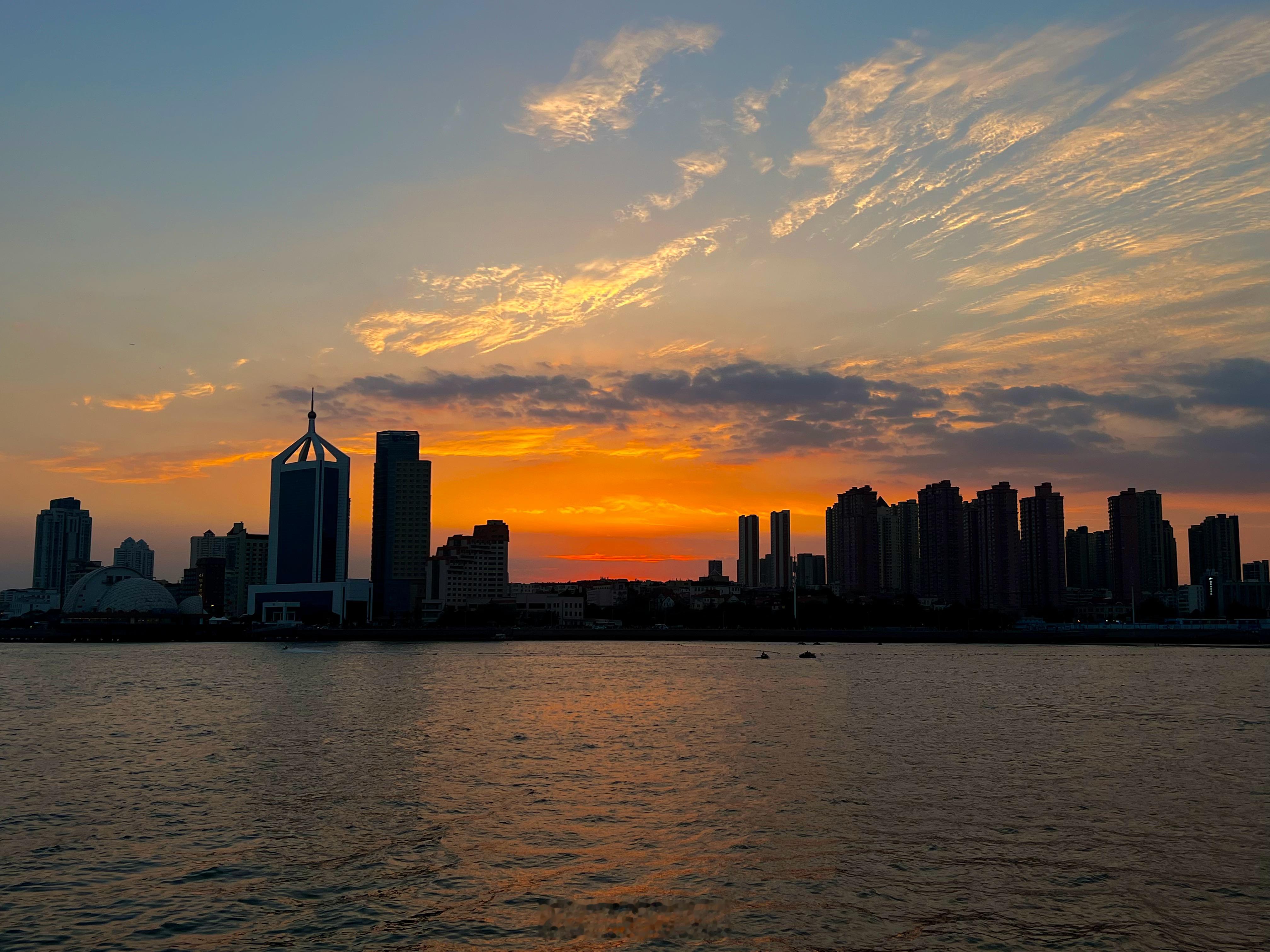 来到了一座有海边，有海鲜的城市🌆。 ​​​
