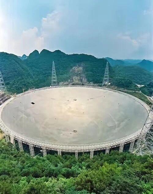 什么是二十八宿？
二十八宿也称二十八舍，与月亮的宿舍有关。二十八宿，就是天上月亮