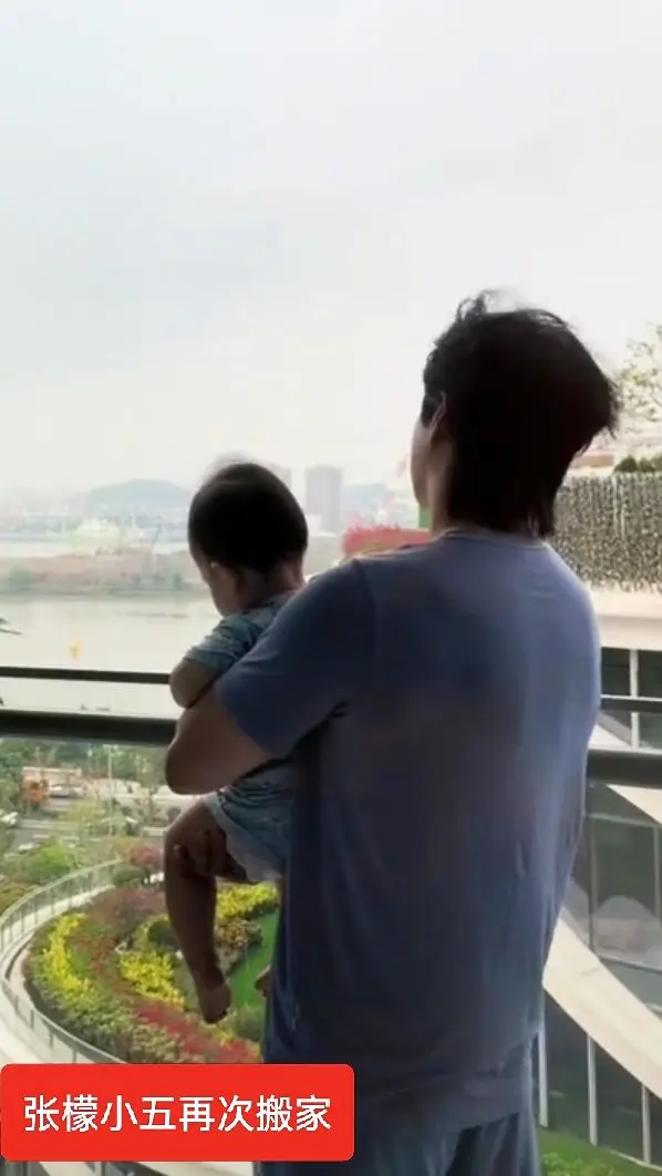 张檬小五为了儿子再次搬家。张檬小五的孩子来之不易，夫妻俩超宠儿子，刚生...