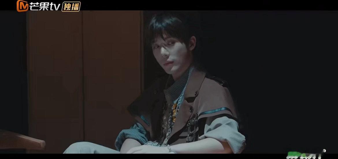 王安宇在综艺里演上侦探了忙忙碌碌寻宝藏 万万没想到在寻宝综艺能看王安宇演侦探！王