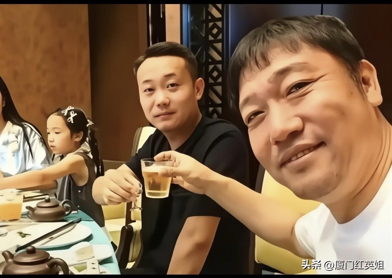 贾冰被同桌友人偷拍事件到最后，或许会迎来一个结论，但这件事藏着8个不容忽视的隐忧