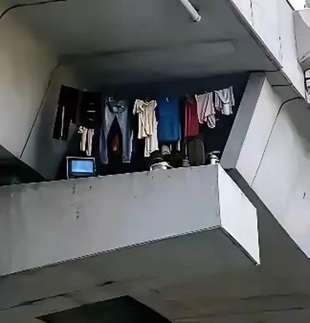 现在挺多人住桥洞，看见这个面积应该有几百平方米，关键是什么费用都不用交，这个事也