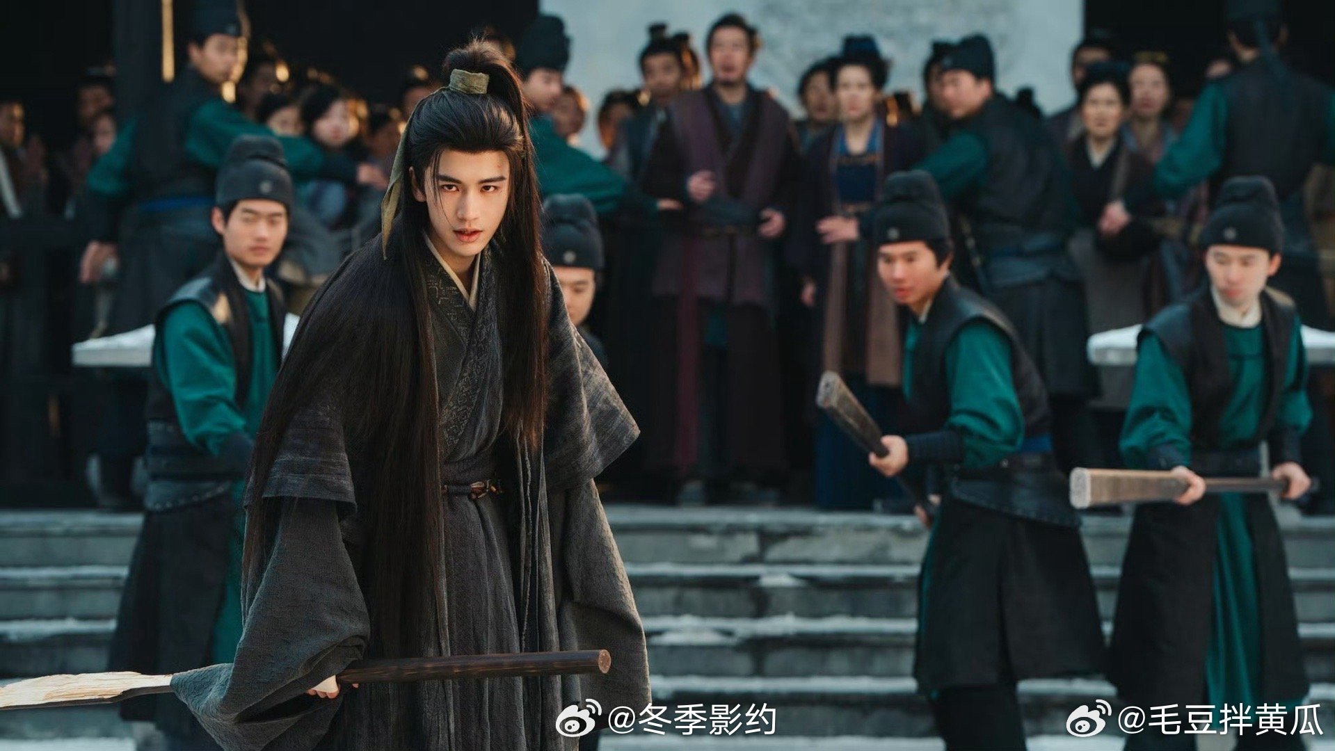 谢征破碎美人落泪 睫羽沾泪眉眼低垂，清冷又易碎，每一滴泪都藏着故事，张凌赫的演绎