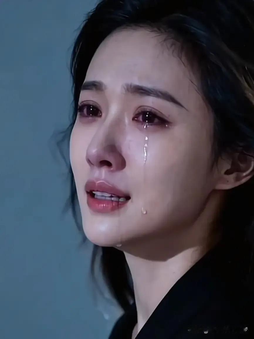 这位美女和老板出规，被丈夫赶出家门。她想和老板结婚修百年之好，谁知老板说：让她死