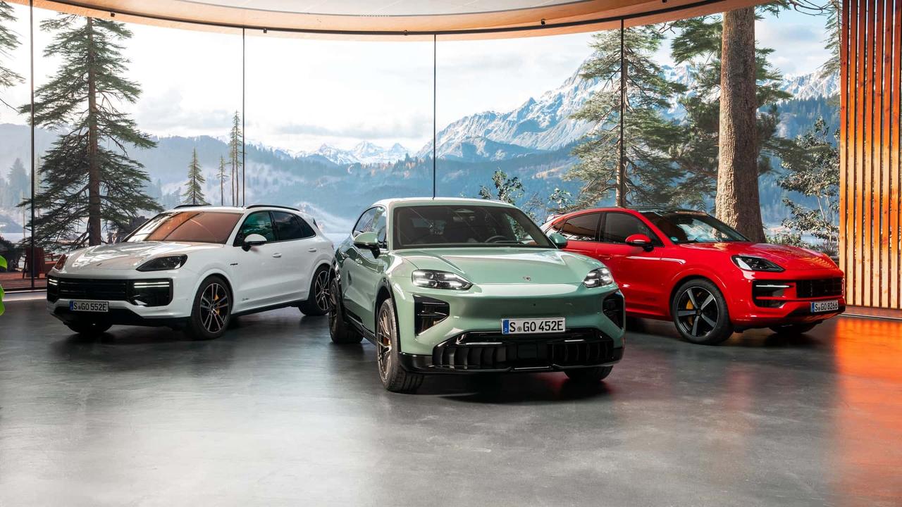 卡宴电动版正式发布，这应该是保时捷转型阶段的重要车型了。
新车分标准版和Turb