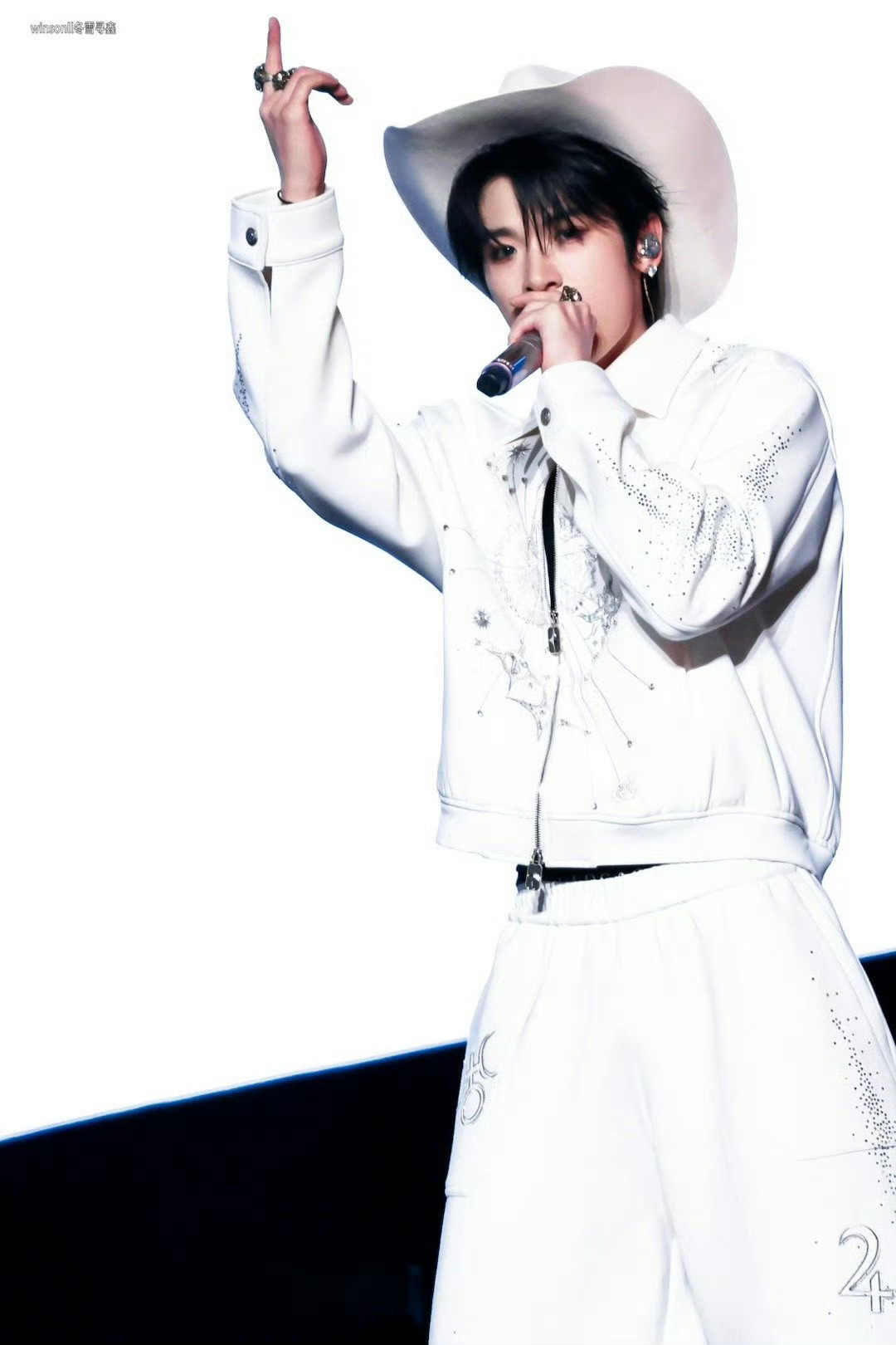 张峻豪加盟江苏卫视春晚 张峻豪官宣加盟江苏卫视春晚！🎉2月17日大年初一晚七点