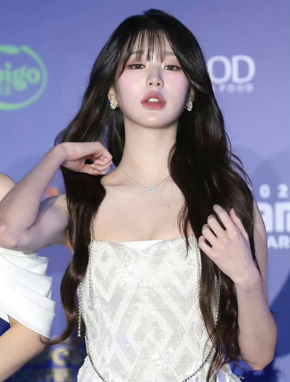 张元英 水光肌 干活好像很流行水光肌金秀智也是很好看 她的🐻怎么突然变大了[疑