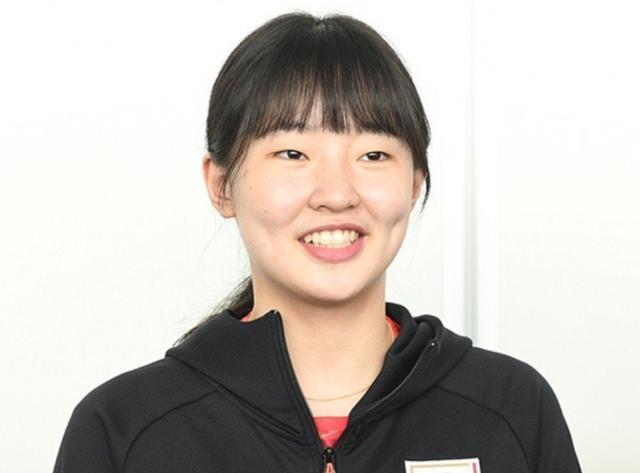 首先登场的是"三项全能"早田希娜。这姑娘可厉害了,要在奥运会上同时打女团、女单和