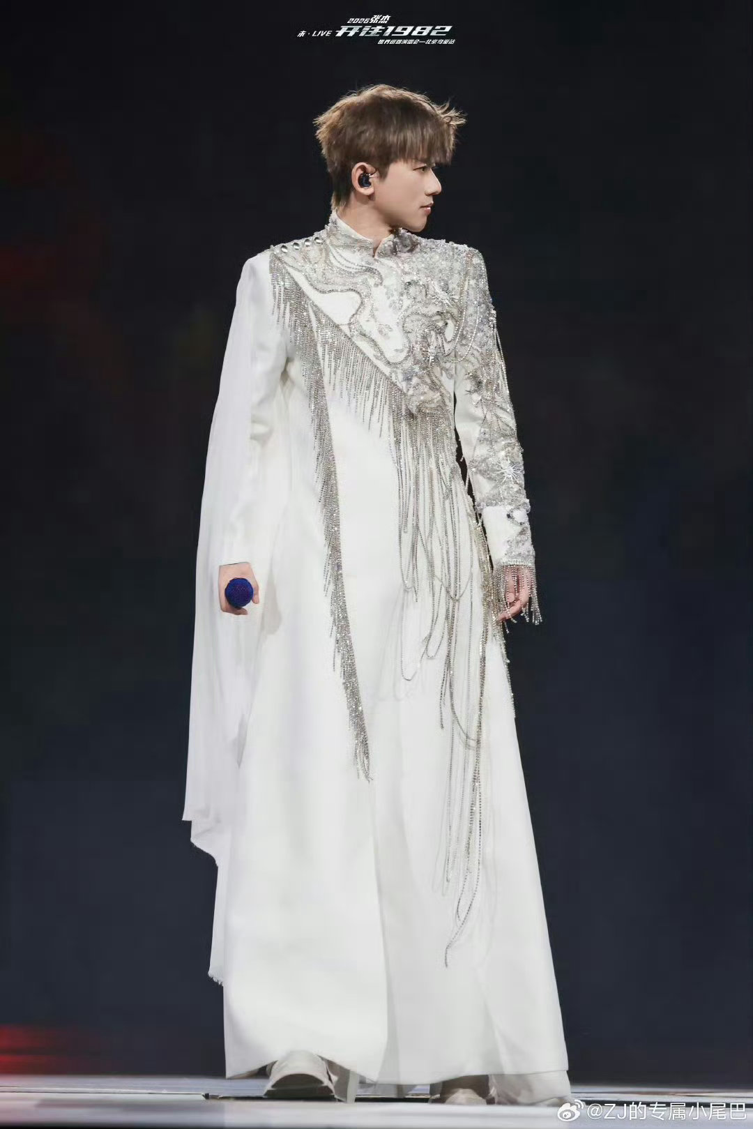 张杰张杰把火车开进鸟巢了张杰未LIVE巡回演唱会 硬核舞美+神级现场，张杰永远不