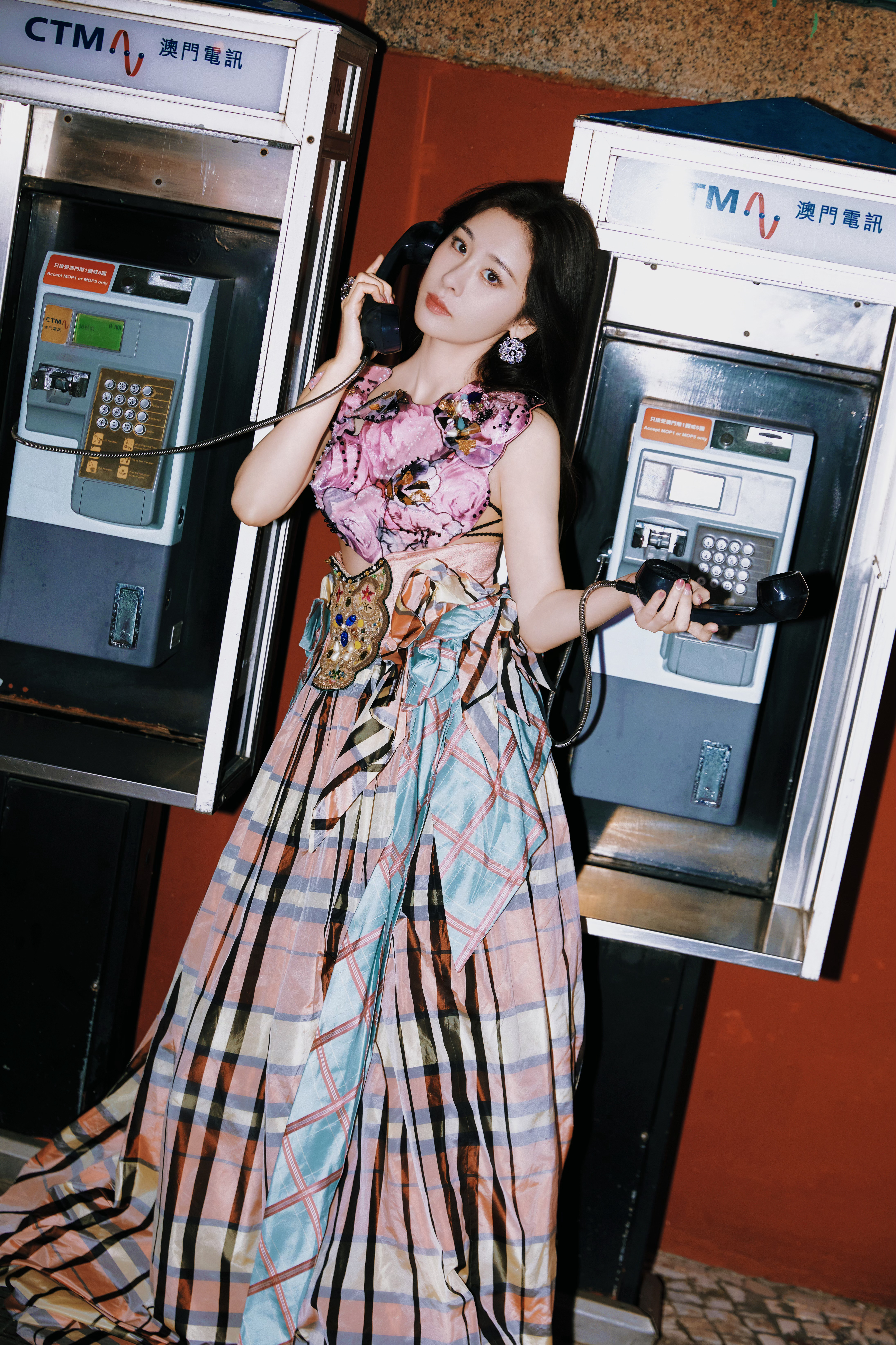 张碧晨｜江苏卫视跨年 张碧晨身穿 Ronald van der Kemp 202