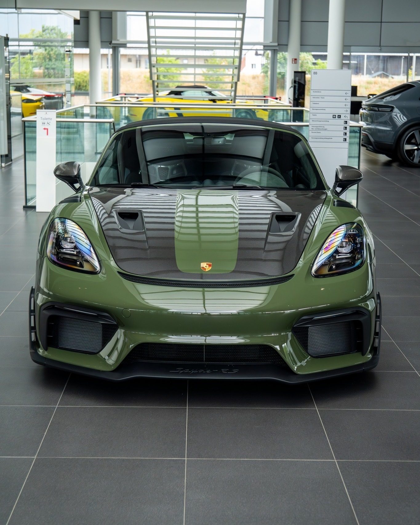 一款专为真正的纯粹主义者打造的保时捷：718 Spyder RS。这是一次最纯粹