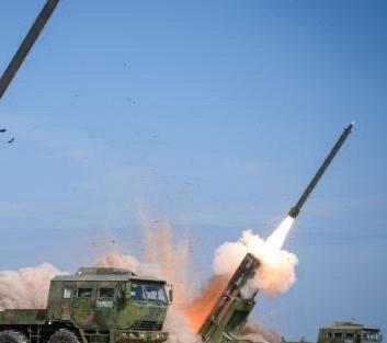 《涉及绕台军演，美国务院没忍住》自解放军围台演习以来，外界蝇声蛙噪不绝于耳。当地