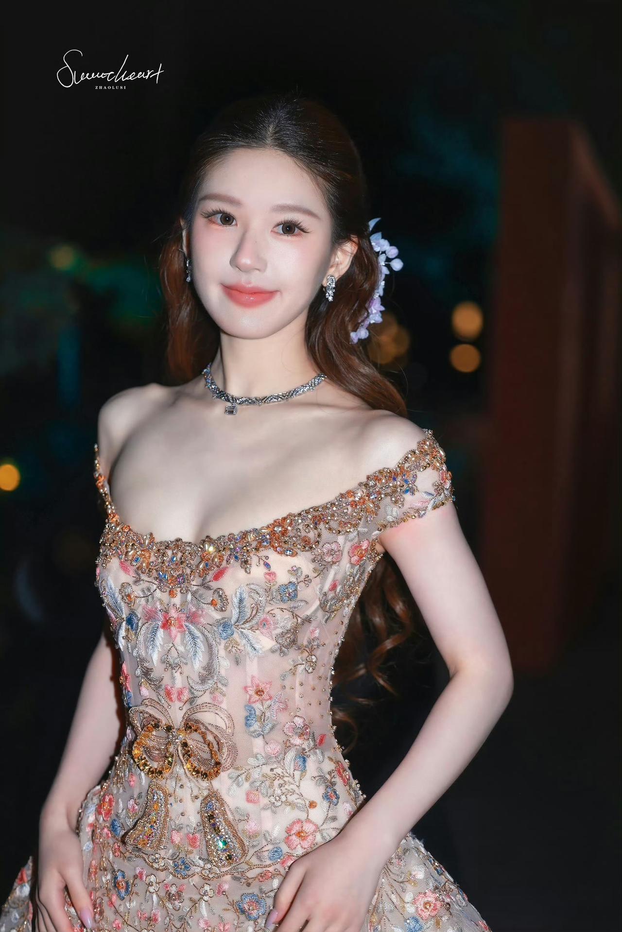 赵露思好出水芙蓉的美，这状态好无敌