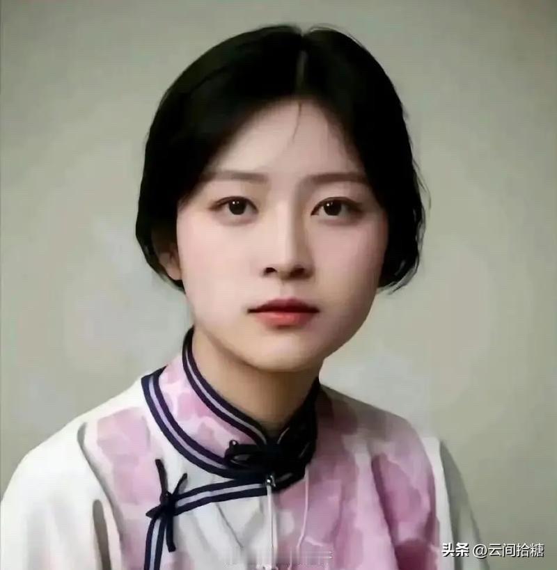 颜值，
是林徽因不值一提的优点。
我们看一下她
人民英雄纪念碑的手稿，
就会发现