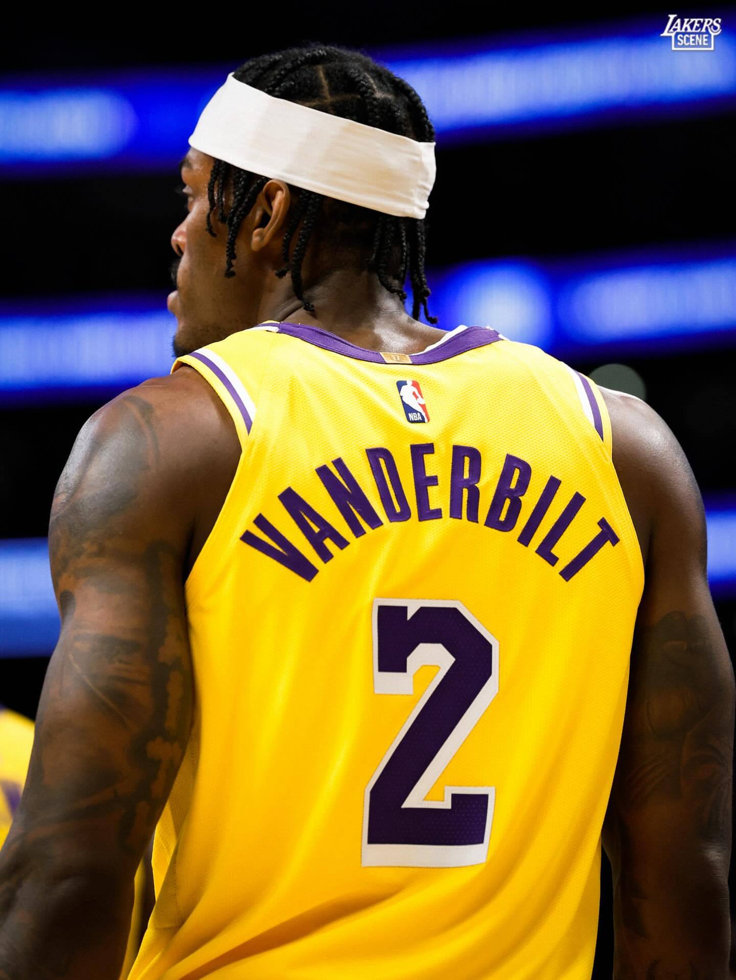 偶尔失踪，偶尔幸福。 