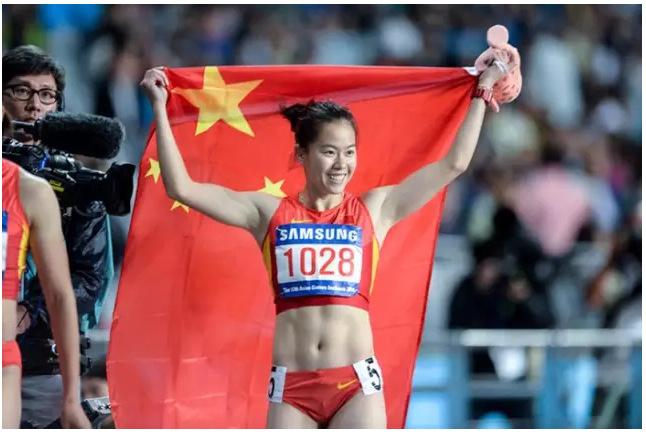17岁小将一战封神！百米赛场跑出中国新速度
 
谁也没料到，第一次站上亚运会决赛