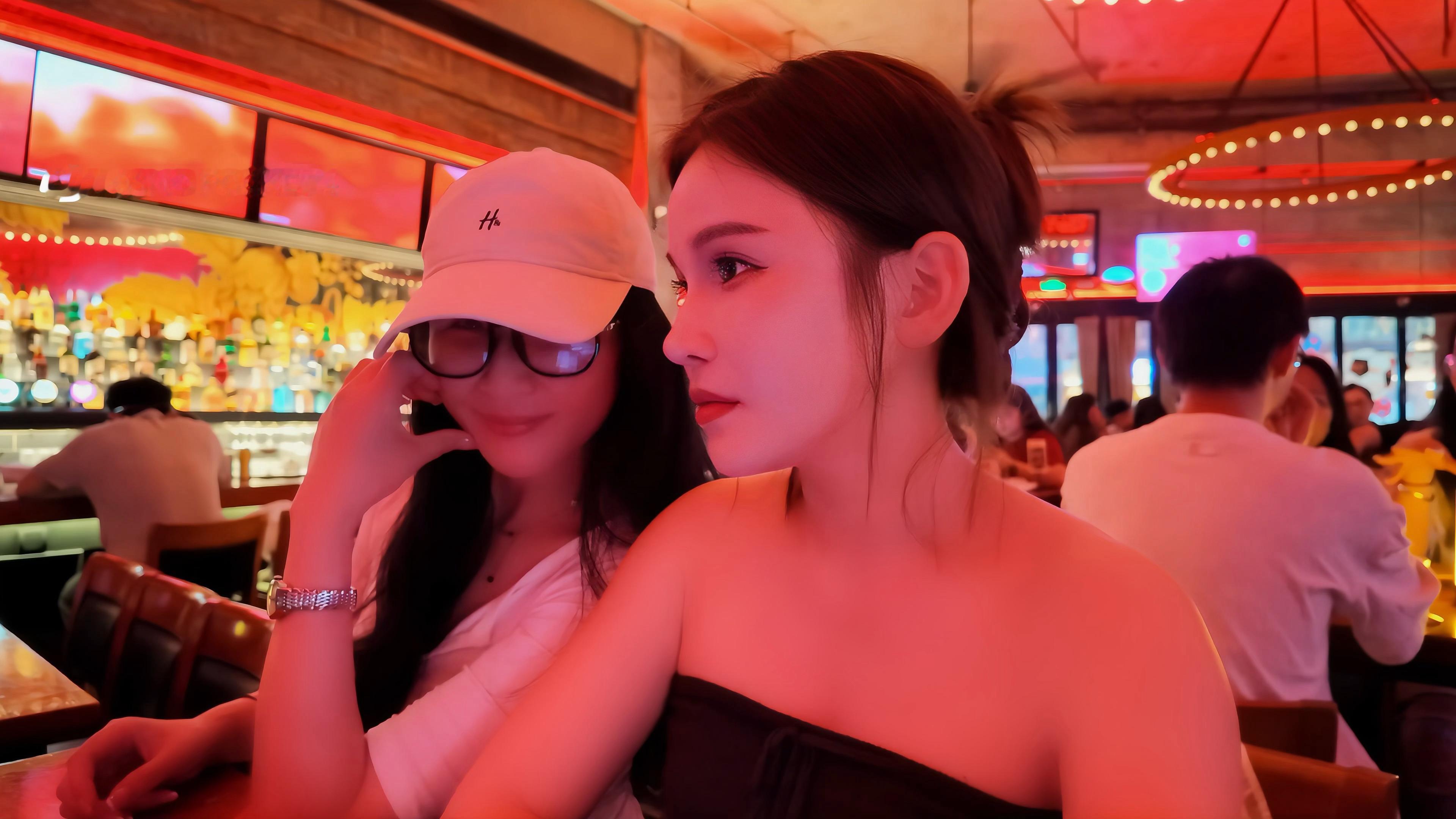 我怎么可能会逃酒呢深情的人永远都喝不醉的好吧 