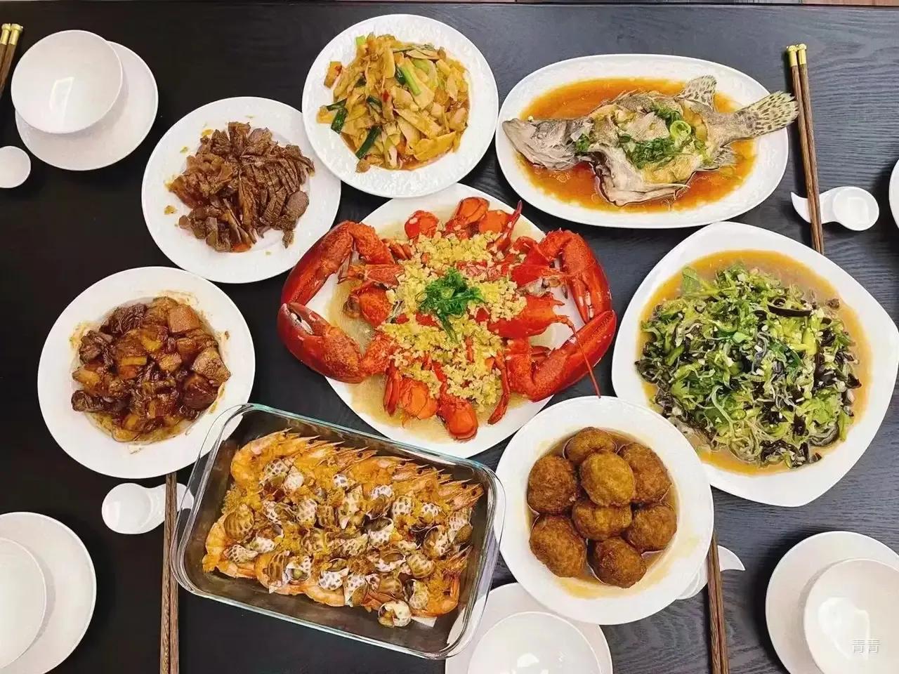 生活中你爱做饭吗我喜欢做饭，民以食为天，退休了，一天没事就琢磨做啥饭，平时家里各