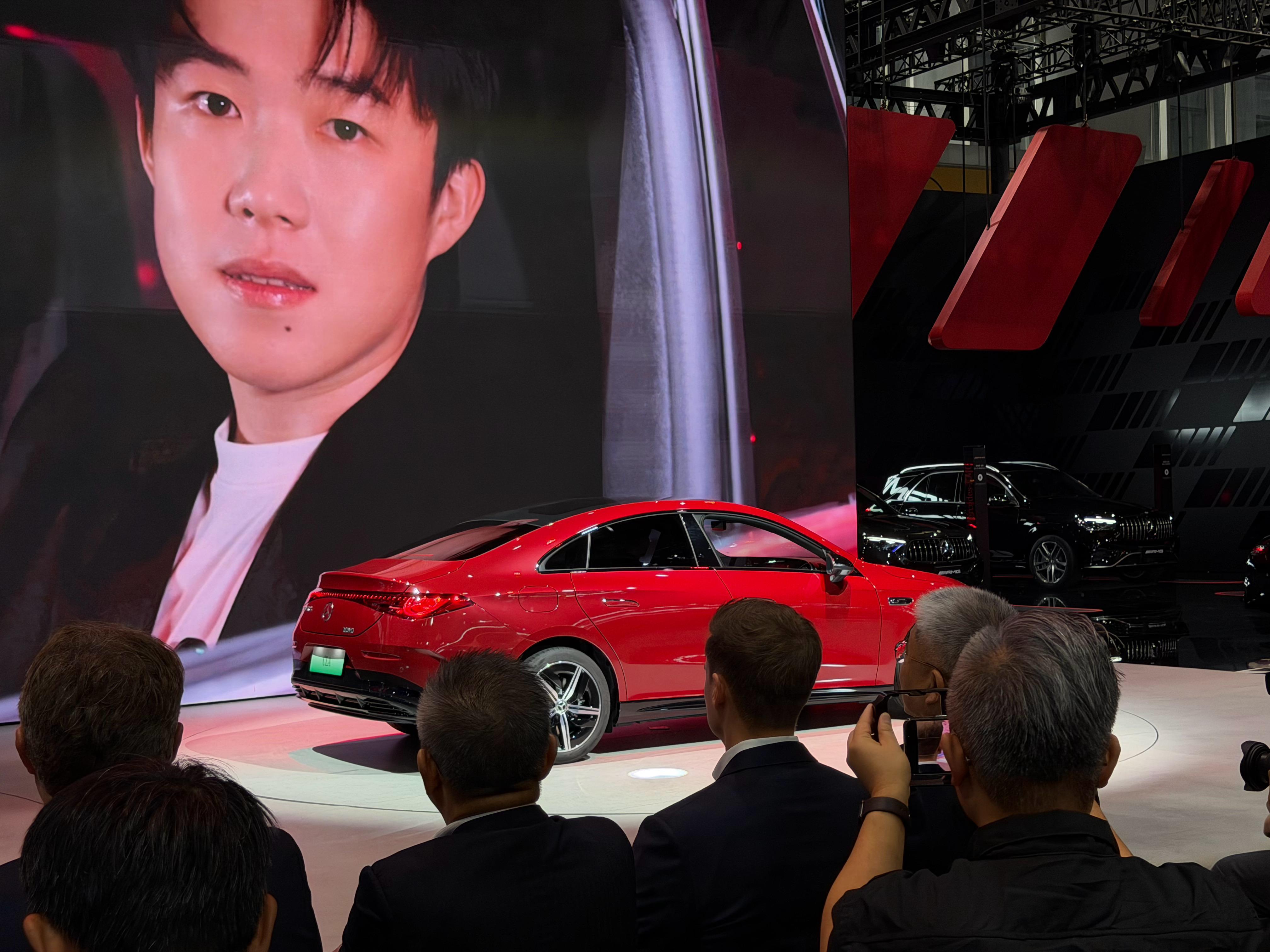 今天广州车展，昨天夺冠的王楚钦出镜🏆👑我妈说王楚钦太帅了。奔驰找他代言CLA