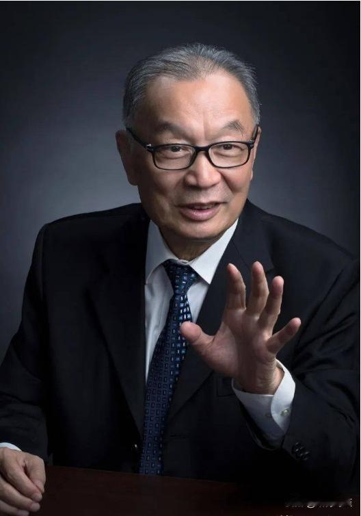 温教授一针见血：“锅底灰不让扒了，柴火不让堆了，玉米秆不让烧了，地里不长草，除草