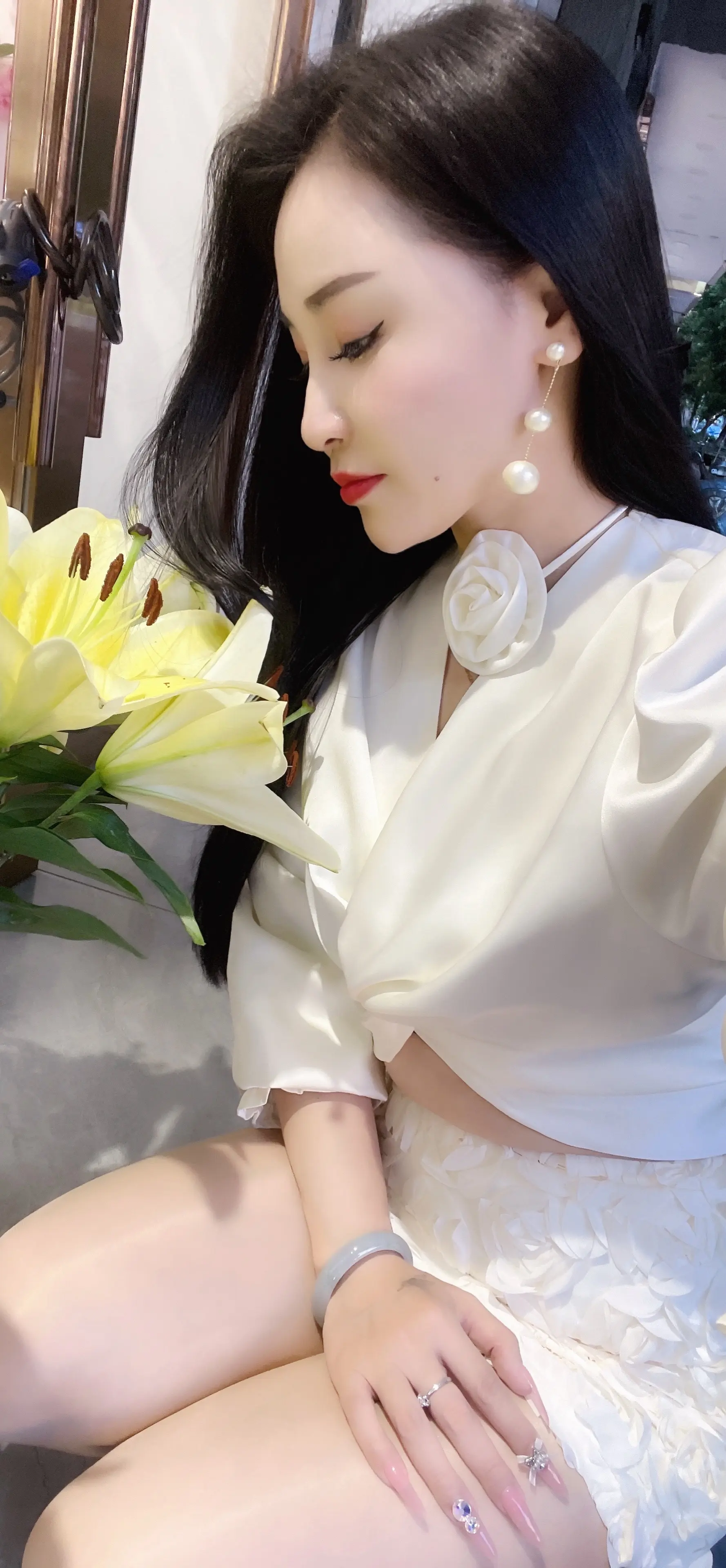 世界上只有两种人会说你，不如你的女人，得不到你的男人！