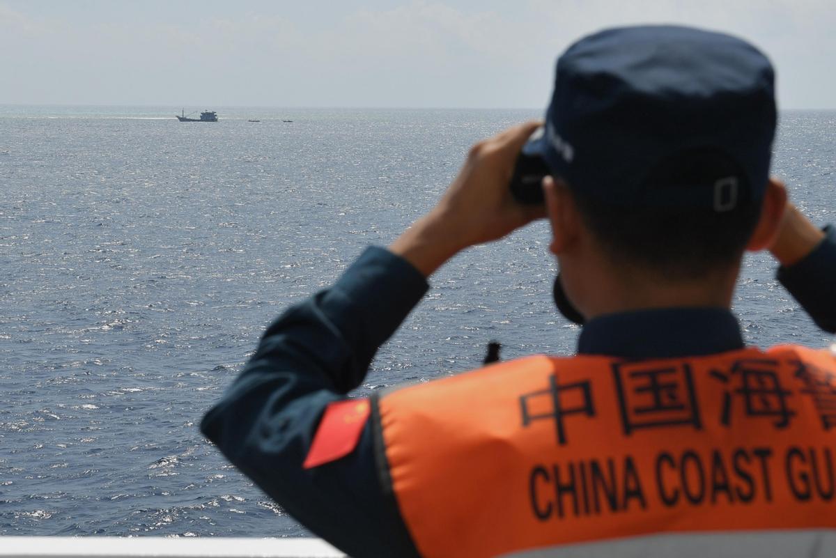 海警烈士衣昕玉、程龙的牺牲，让人痛心，但他们倒下的地方不是普通岗位，而是在依法维