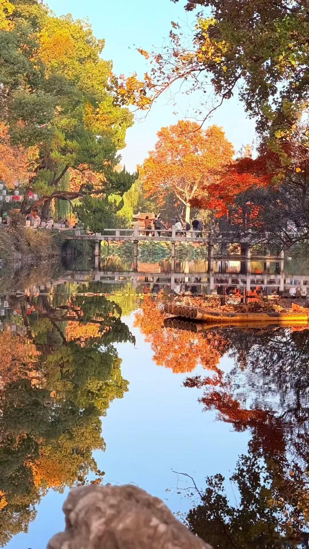 价值投资中的逆向布局策略：巴菲特，“以折扣价交易，要寻找那些具有稳健商业模式，正