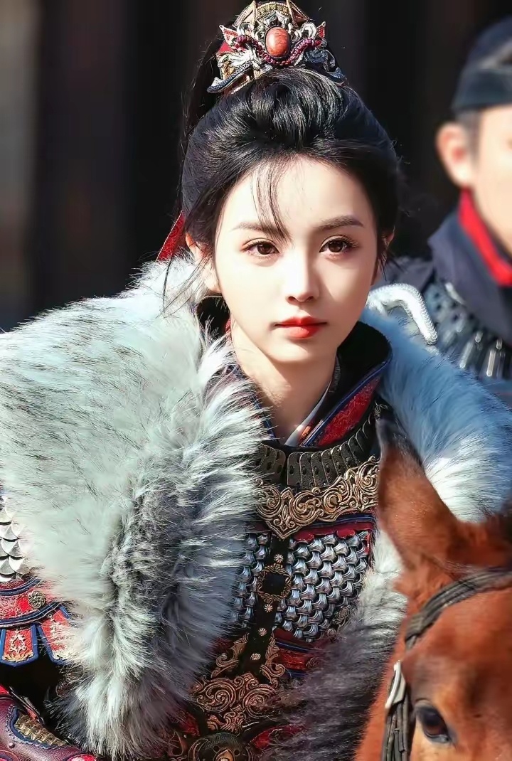 念相思妆造廉价感“大眼萌妹”田曦薇       田曦薇是中国内地近年备受关注的女