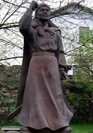 1854年，发生了一件事震动了天京。这天，杨秀清的叔叔杨庆彪经过燕王府时，恰好秦